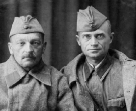 Помощник комполка по тылу Григорий Николаевич Азбукин (справа). 913-й стрелковый полк. Барыш. 1941 г.