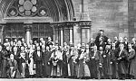 Н.А. Умов (первый ряд, второй справа) среди выдающихся ученых мира на юбилее знаменитого физика лорда Кельвина. Глазго, Великобритания. 1896 год