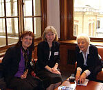 А. Лобкарёва (в центре) с Элизабет и Кристиан Симон в Сорбонне