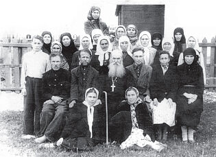 Архимандрит Гавриил с духовными чадами. г. Мелекесс, 1959 г.